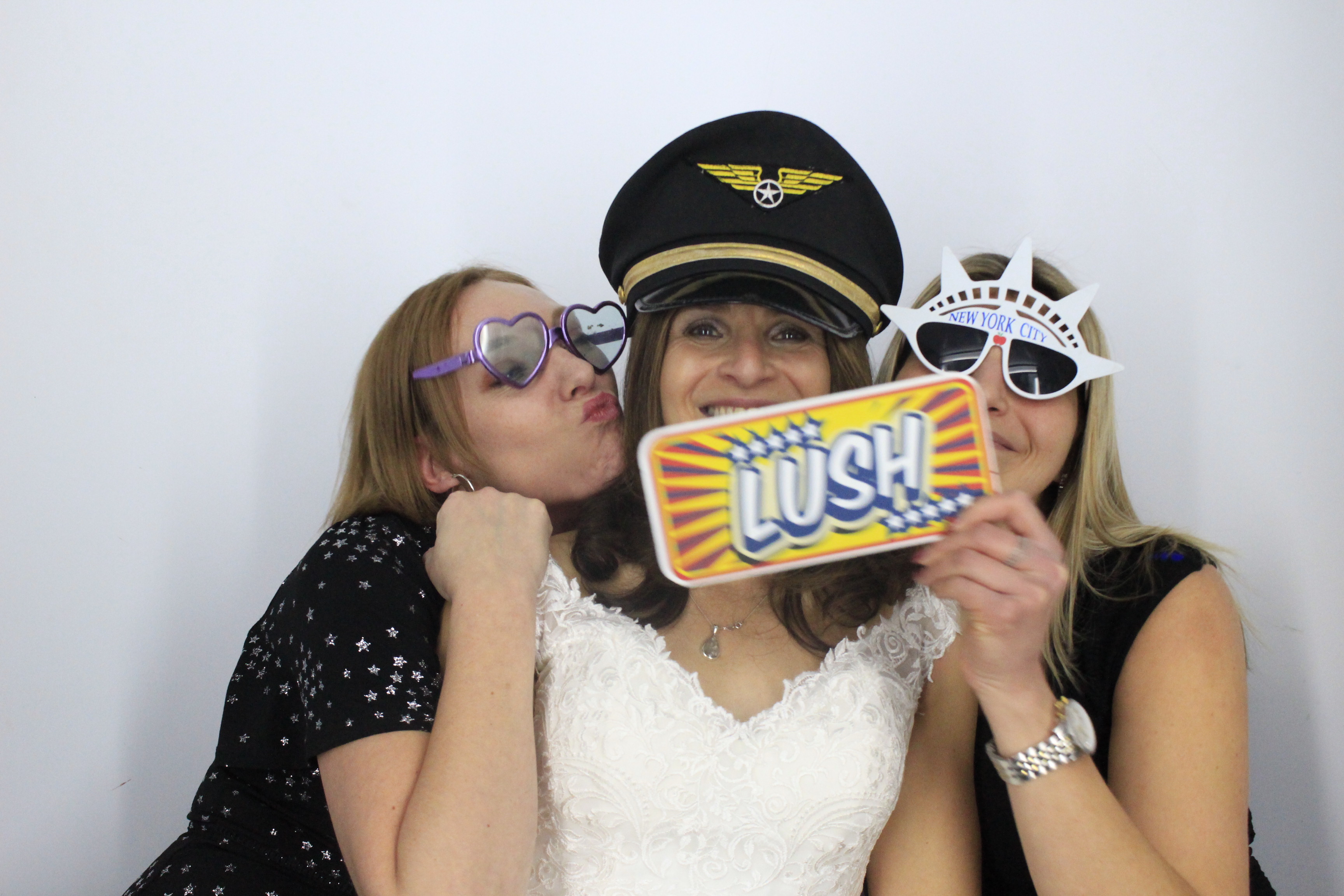 Simon & Muna  | View more photos from the event at gallery.myphotoboothexperience.co.uk/u/MyPhotoBoothExperienceLtd/Simon-Muna